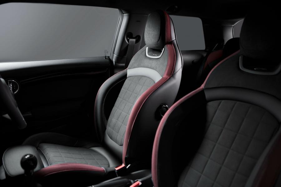 Интерьер Mini Cooper 1499 GT (F56) 2017 года  (UK) (фото 2 из 30)